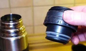 Jak wyczyścić termos? Domowe sposoby i skuteczne triki