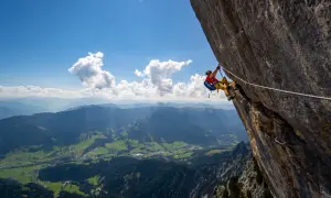 Via ferrata: czym jest, jak zacząć i sprzęt. Poradnik