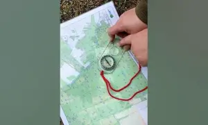 Jak wyznaczyć azymut na mapie? Praktyczny poradnik krok po kroku