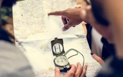 Jak używać kompasu wojskowego? Instrukcja krok po kroku