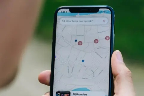 Jak działa kompas w telefonie? Dokładność, kalibracja i zakłócenia