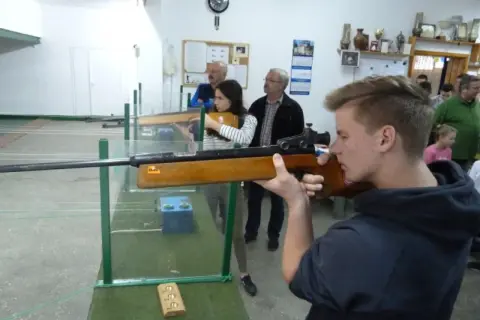 Strzelnica Ostrów Wielkopolski: Przewodnik, Ceny i Broń
