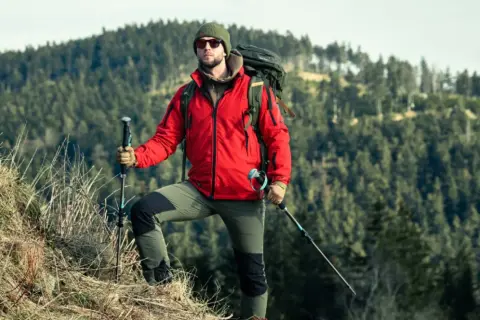 Kije trekkingowe: Jaki wybrać? Poradnik, materiały, długość