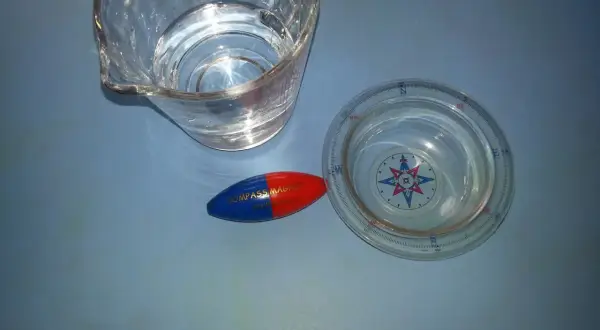 Jak zrobić kompas z igły i magnesu? Prosty poradnik DIY
