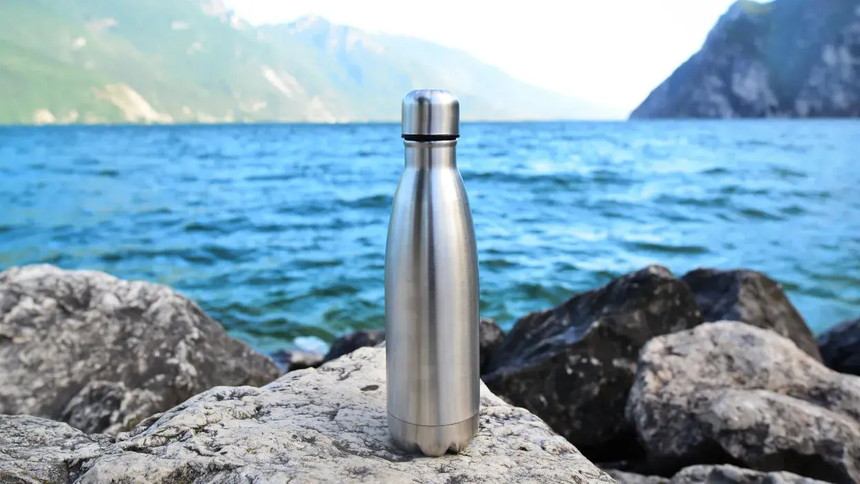 Termos szklany czy stalowy? Sprawdź kluczowe różnice i wybierz idealny