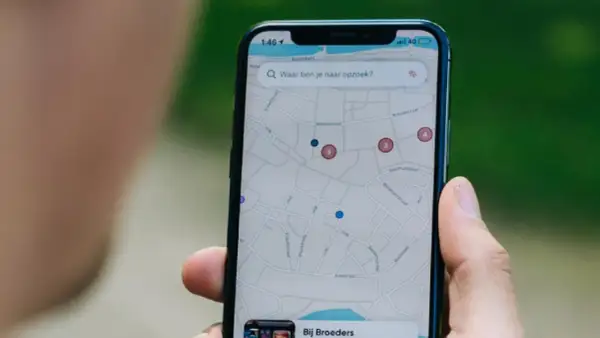Jak działa kompas w telefonie? Dokładność, kalibracja i zakłócenia