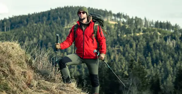 Kije trekkingowe: Jaki wybrać? Poradnik, materiały, długość